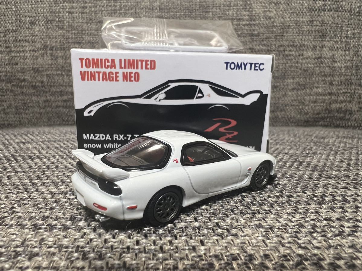 トミカ リミテッド　ヴィンテージ　NEO 　1/64 マツダ RX-7 (FD3S) Type RZ（2000）香港限定 新品未使用未開封_画像2