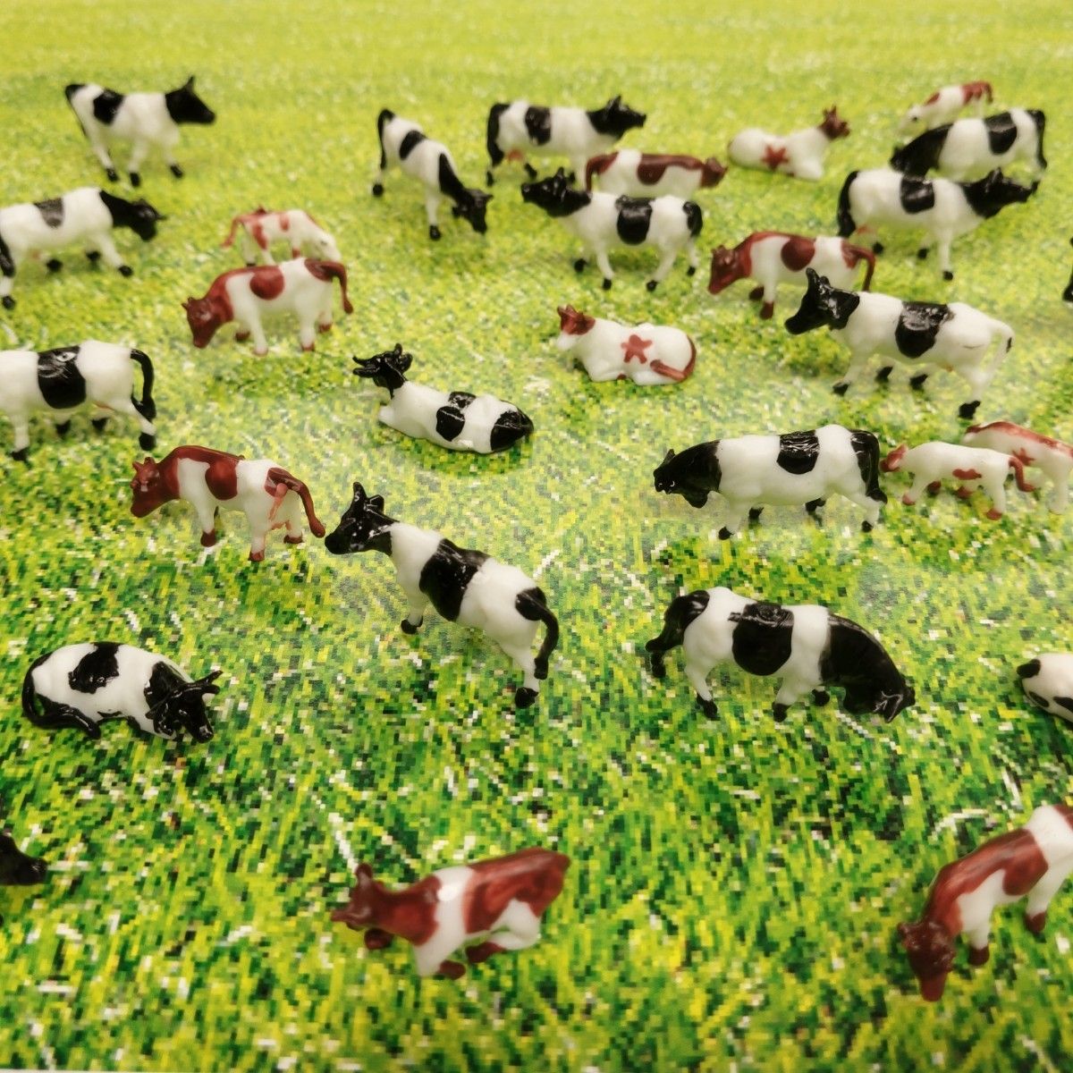 HOゲージ用 牛ちゃん　10匹セット　 動物　ジオラマ　ファーム　田舎　レトロ　情景　農場　レイアウト　アクアリウム　ジビッツ