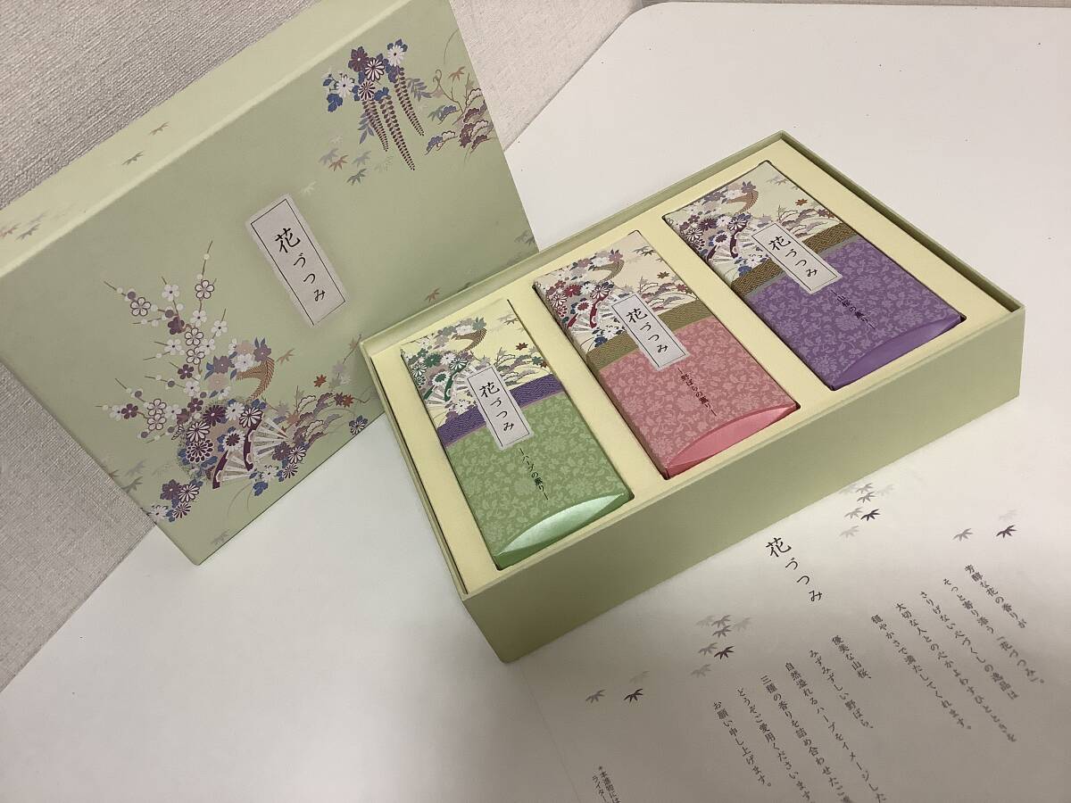 1654◆日本香堂 花づつみ 線香 御香 ハーブ 野ばら 山桜 約80g×3 仏具 仏壇 箱入り_画像1