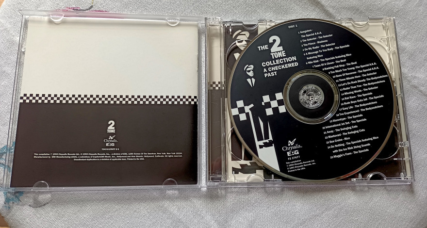 Various The 2 Tone Collection A Checkered Past 2CD 2TONE SKA スカ Specials Friday Club Gangsters Selecter Madness The Beatの画像3