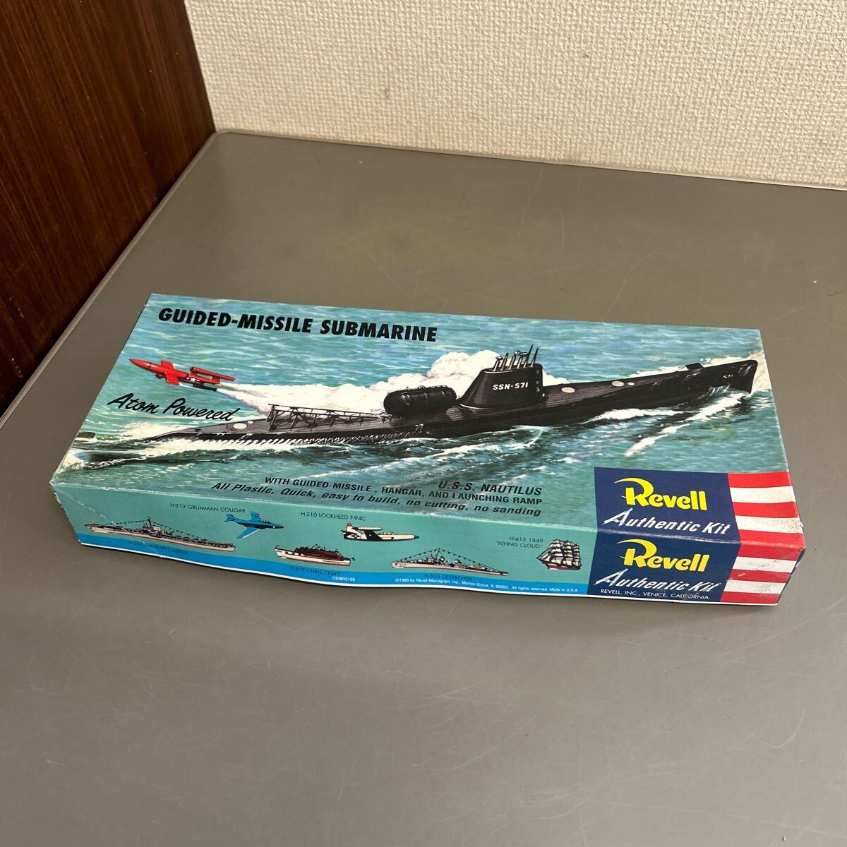 プラモデル 攻撃型原子力潜水艦 ノーチラス GUIDED-MISSILE SUBMARINE U.S.S. NAUTILUS Revell レベル 未組立 ※写真の物が全てです。の画像1