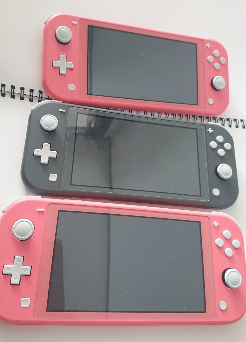 【ジャンク、不動品。コーラル2台、ブラック1台】 Nintendo Switch Lite 本体 3台まとめて【部品取りあるいは修理のうえで使用ください】の画像1