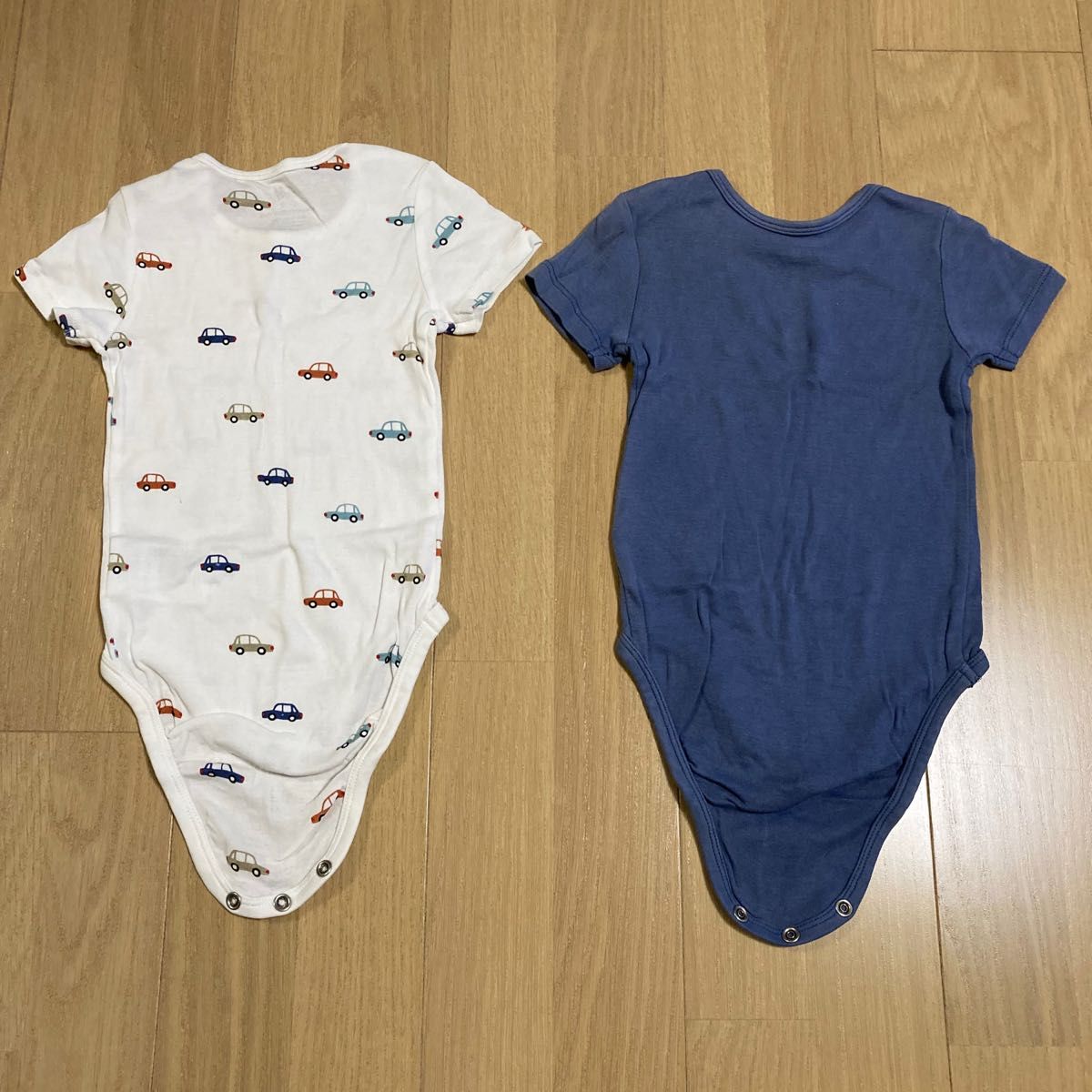 H&M 半袖　ボディスーツ  Tシャツ（6-9M）2枚セット（車）