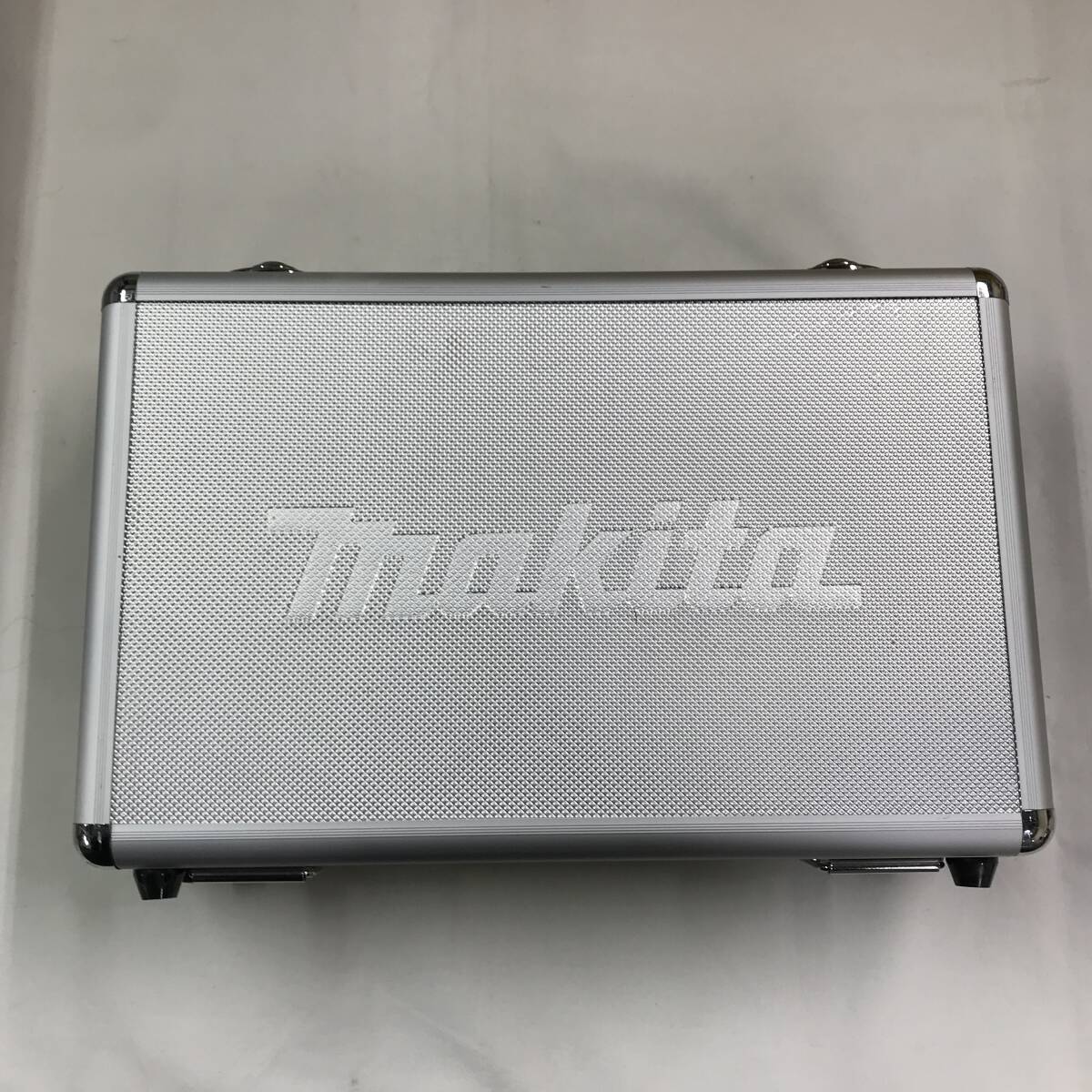 sb2156 送料無料！美品 マキタ makita 充電式ペンインパクトドライバ オリーブ TD022D バッテリ×2 充電器 ケース付き_画像1