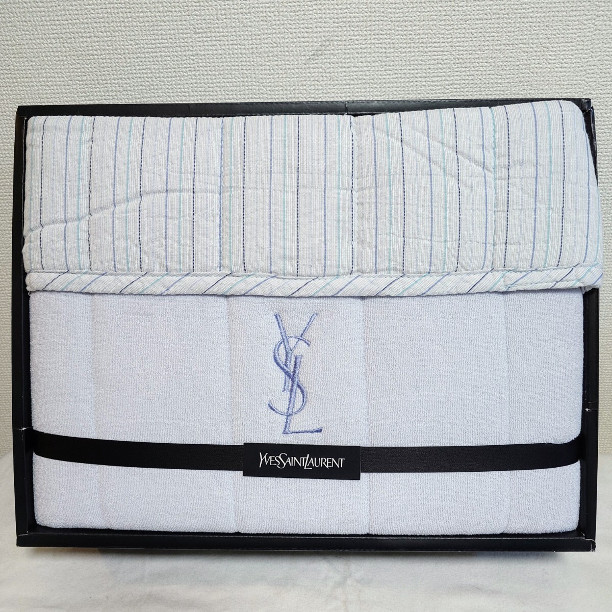  Yves Saint-Laurent * reversible bed pad 