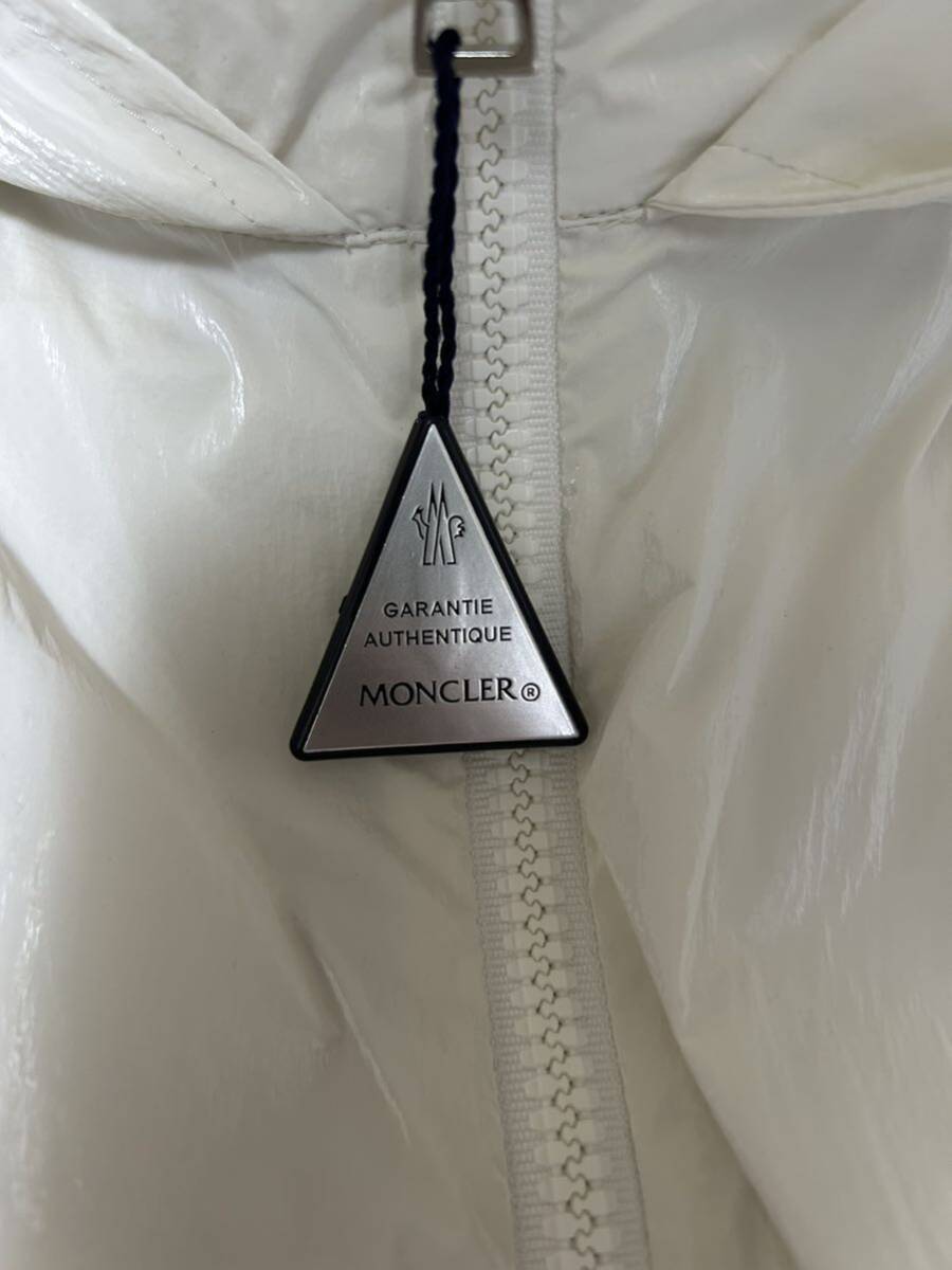 モンクレール MONCLER LOUVOIS フーデッドブルゾン ロゴワッペン モンクレール MONCLER LOUVOIS フーデッドブルゾン ロゴワッペン