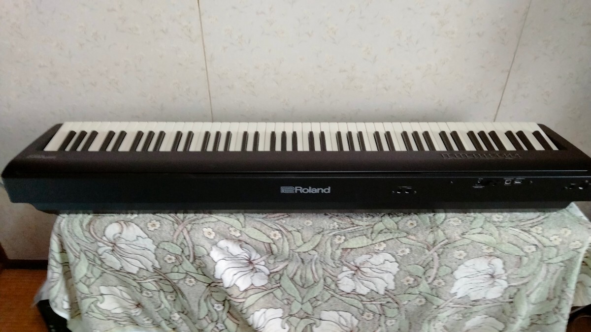 ローランド ROLAND FP30X BK 22年製　電子ピアノ 使用少ない美品 備品丈夫な外箱有り　本州のみ送料無料(他は3000円)　_画像3