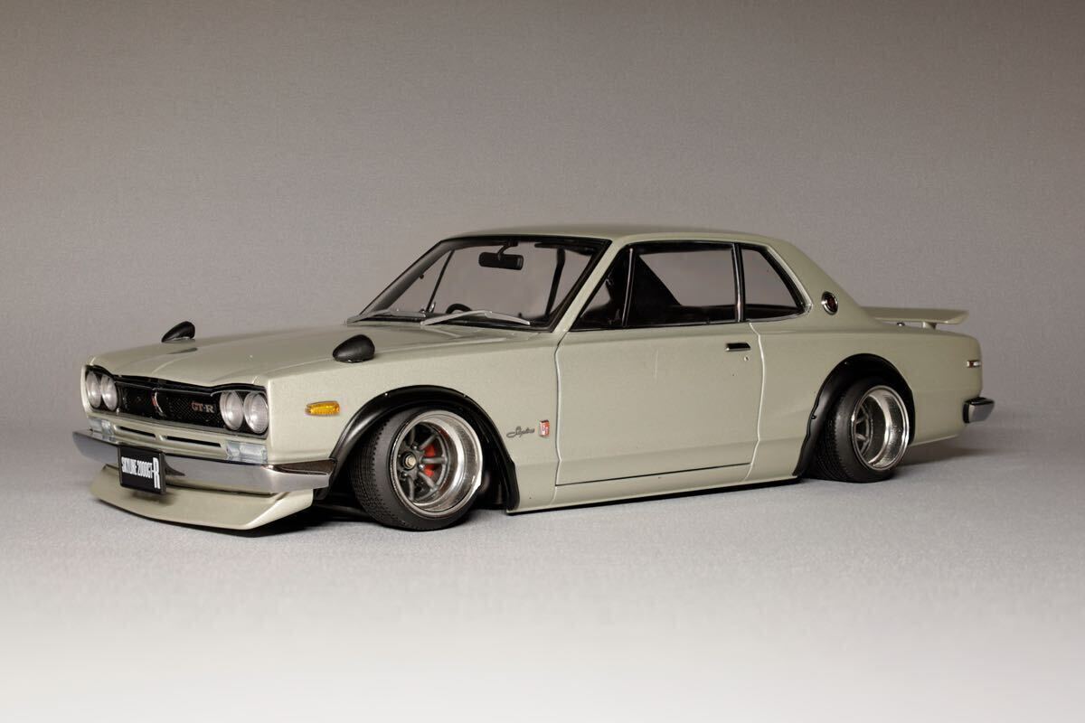 オートアート 77441 1/18 日産 スカイライン GT-R (KPGC10) チューンドバージョン シルバー カスタムの画像2