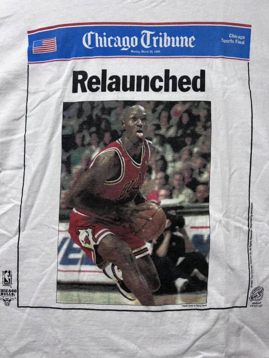 90s Chicago Tribune MICHAEL JORDAN ヴィンテージ フォトプリント Tシャツ 白 L USA製 マイケルジョーダン BULLS NBA basketball 新聞の画像3