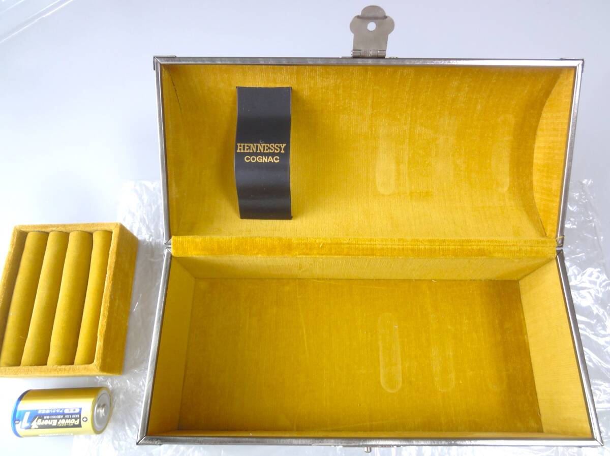 空ボックス ヘネシー ナポレオン HENNESSY 宝箱型ボックス シルバーカラー 内側布張り 古品の画像6