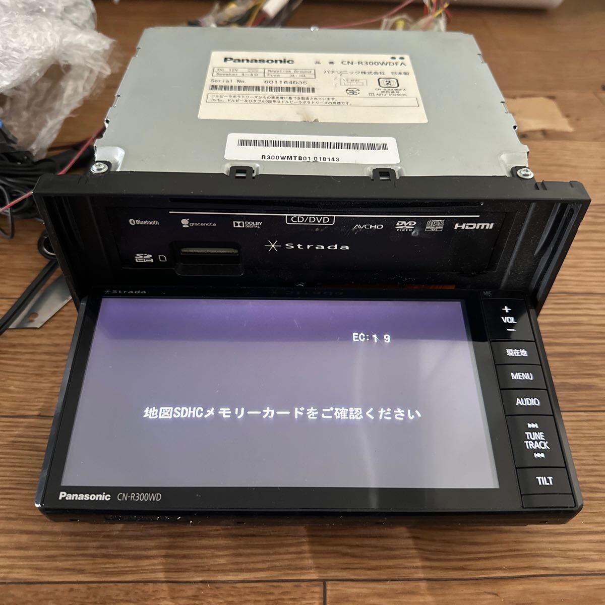 カーナビ Panasonic CN-R300WD メモリーナビ CD DVD Bluetooth 本体のみ 地図SD欠品 起動確認済 中古現状品の画像1