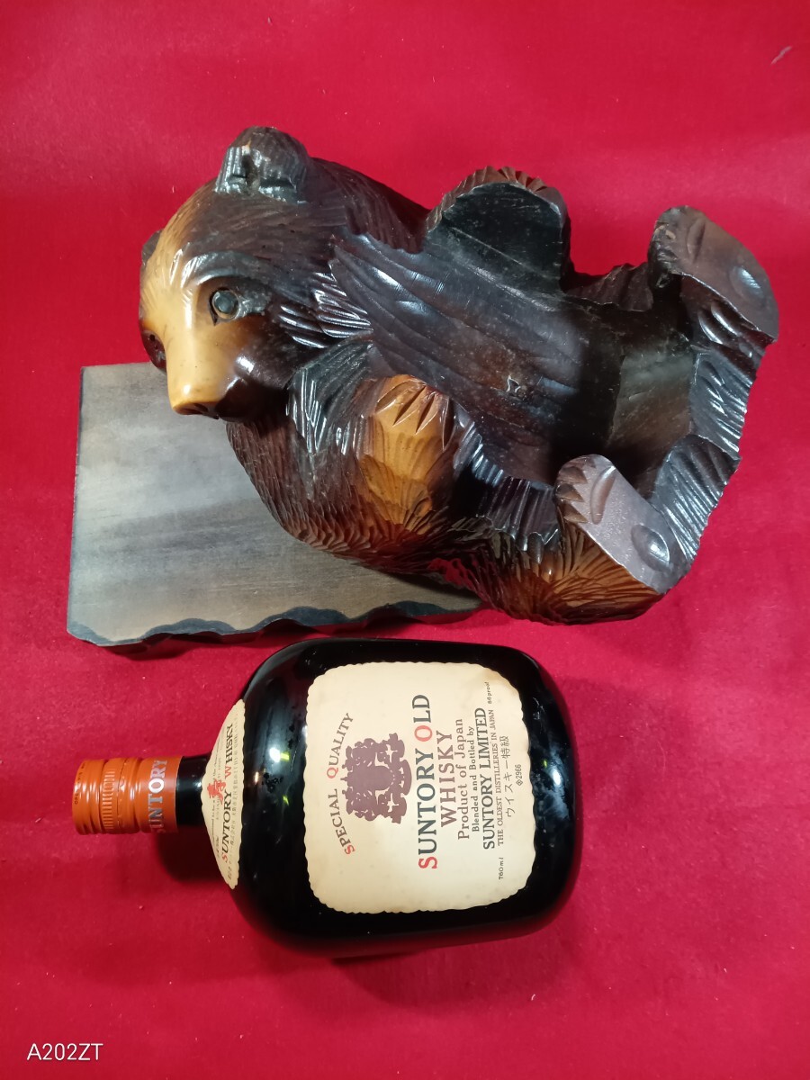 サントリーウイスキー店舗用〜木彫の熊とボトル・木製台付〜企業　広告　看板_画像4