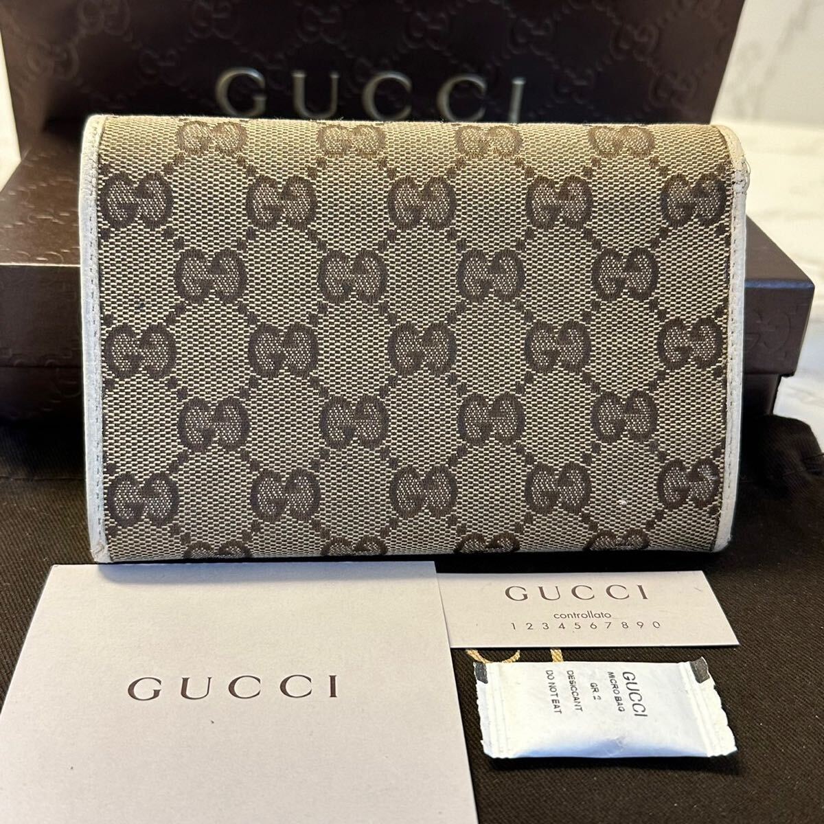 グッチ　GUCCI 財布　二つ折り　折り財布　GGキャンバス　レディース_画像2