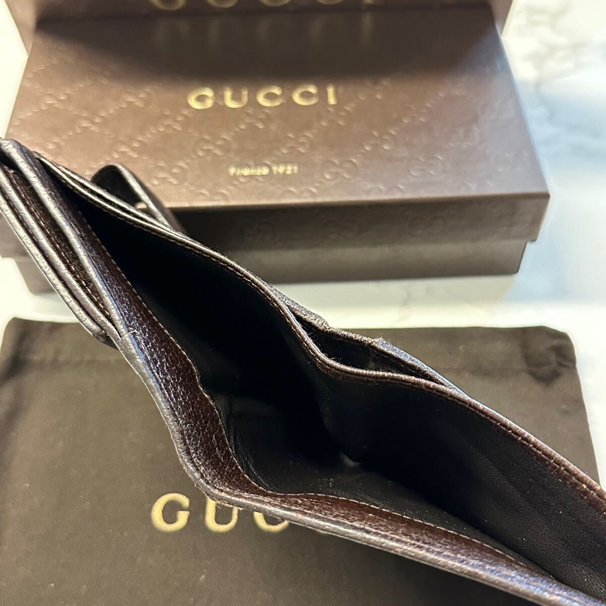 グッチ　GUCCI 財布　二つ折り　折り財布　GGキャンバス　レディース