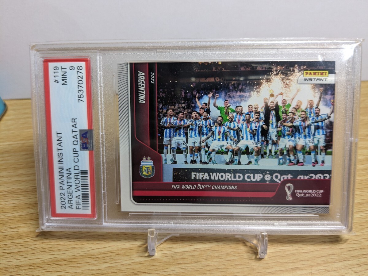 【 PSA9】Panini Instant メッシ 2022 World Cup Qatar チャンピオン集合写真（Lionel Messi）FIFA カタールワールドカップ ★アルゼンチンの画像1