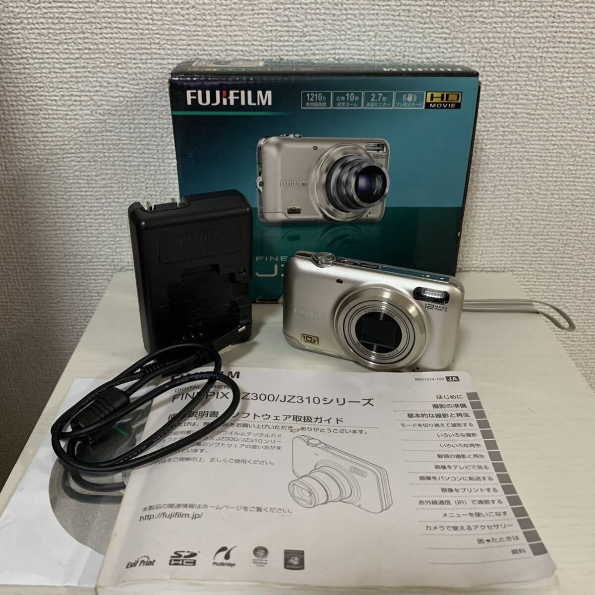 m107）FUJIFILM 富士フイルム FinePix JZ300 充電器付 コンパクトデジタルカメラ _画像1