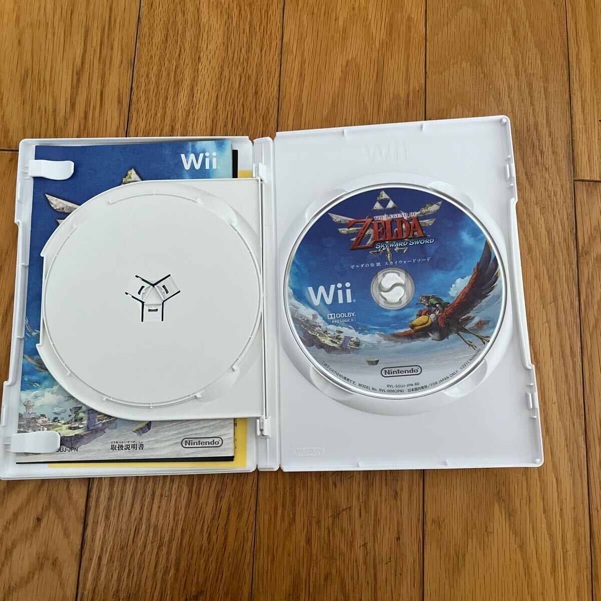 任天堂 ニンテンドー Wii ゼルダの伝説 スカイウォードソード ゼルダ25周年パック + 限定ヌンチャクの画像5