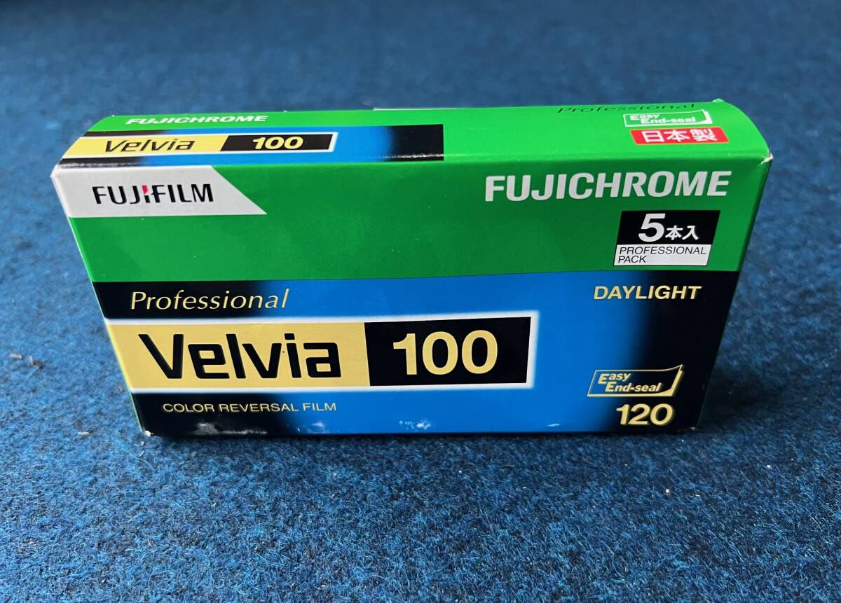 富士フィルム Velvia 100 使用期限切れ 未開封 120ブローニーサイズ ポジフィルム 冷蔵庫保管