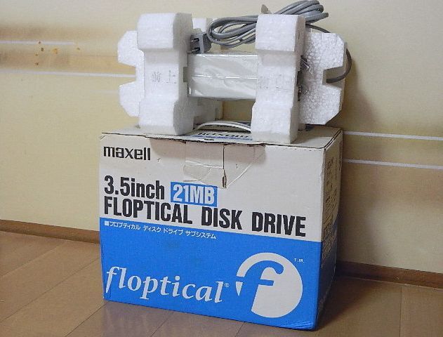 (未使用) OldMacの救世主？…… SCSI接続、外付 Flopticalドライブ [FDにも対応！]の画像1