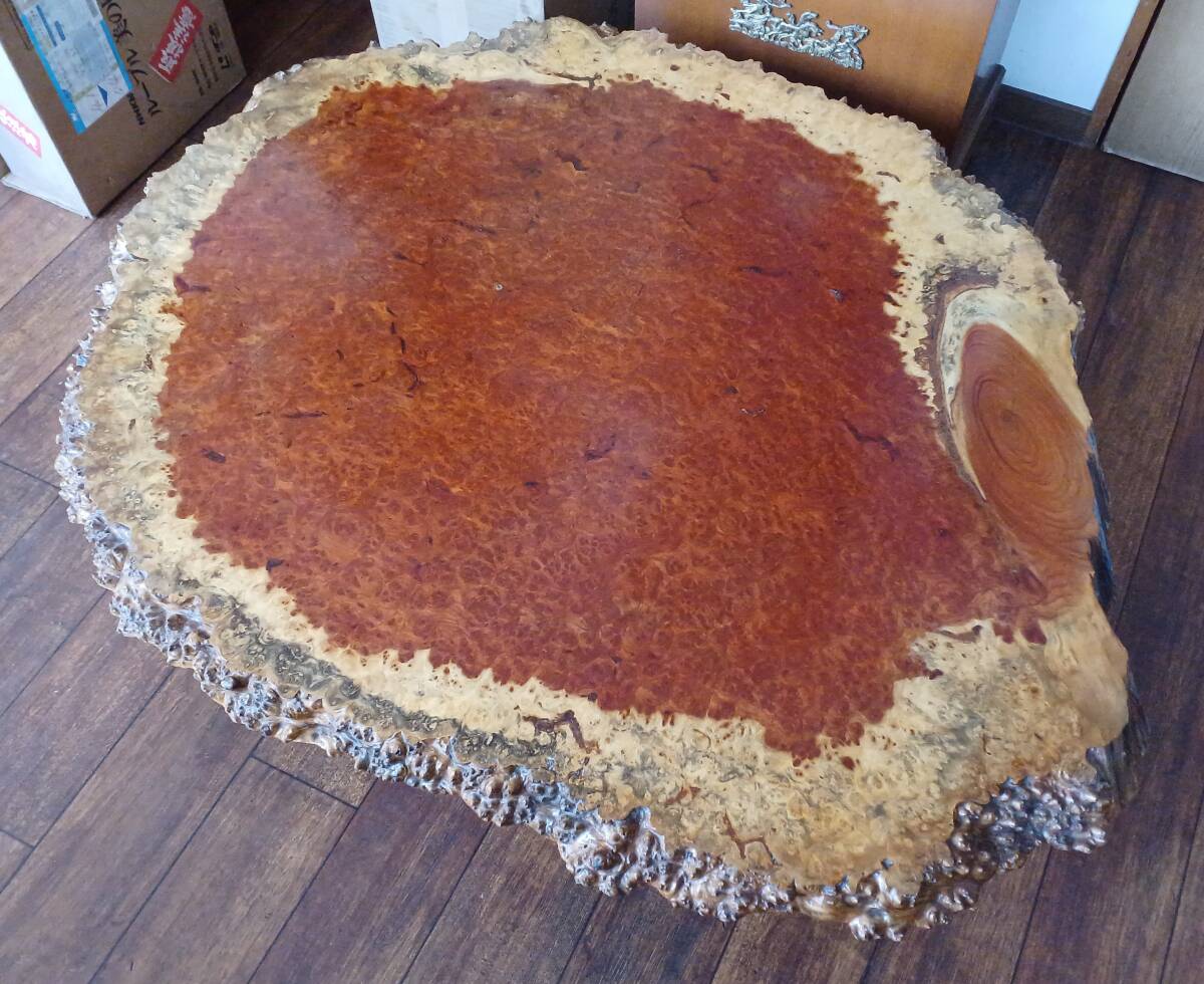 レトロ 木製一枚板ローテーブル 中古・長期保管品 幅最大約１００ｃｍ、長さ最大約１２５ｃｍ、高さ約３３ｃｍ、板厚４．５ｃｍの画像1
