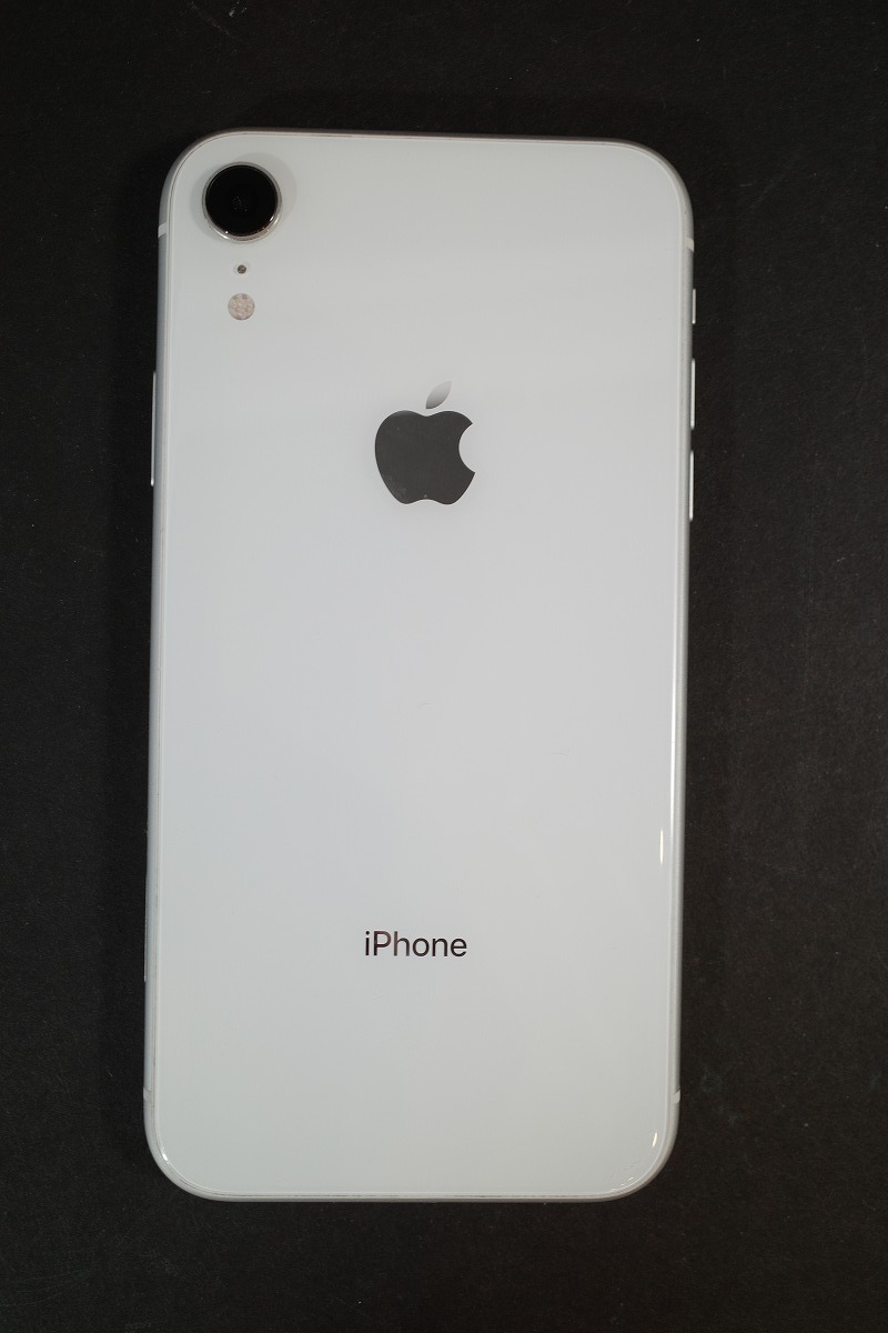 美品 iPhone XR 64GB SIMフリー MT032J/A ホワイト 中古_画像2