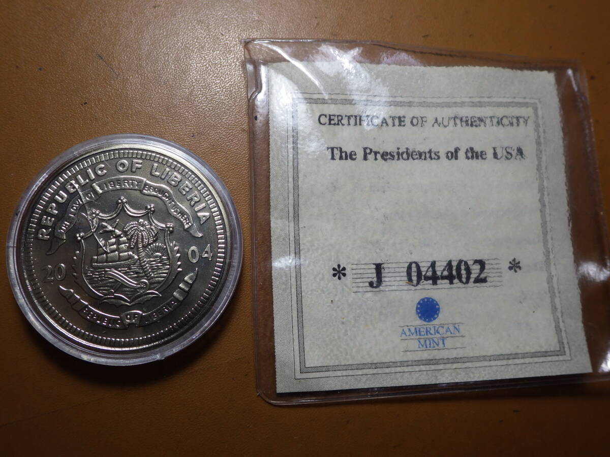 リベリアのコイン ブッシュ大統領１０ドル記念硬貨 コレクター放出品の画像1
