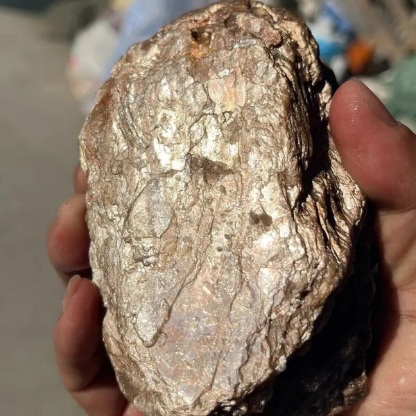 雲母原石 100ｇ 1個 　　　天然石 　パワーストーン　 鉱物　原石　ルース 標本　宝石　_画像1