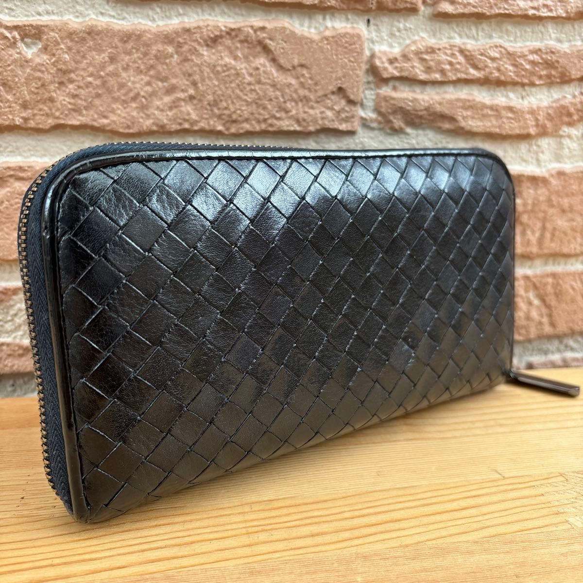 ◆正規品◆ BOTTEGA VENETA イントレチャート ラウンドファスナー 長財布 黒レザー