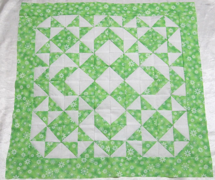 パッチワーク キルトトップ Half square triangle NO.９の画像1