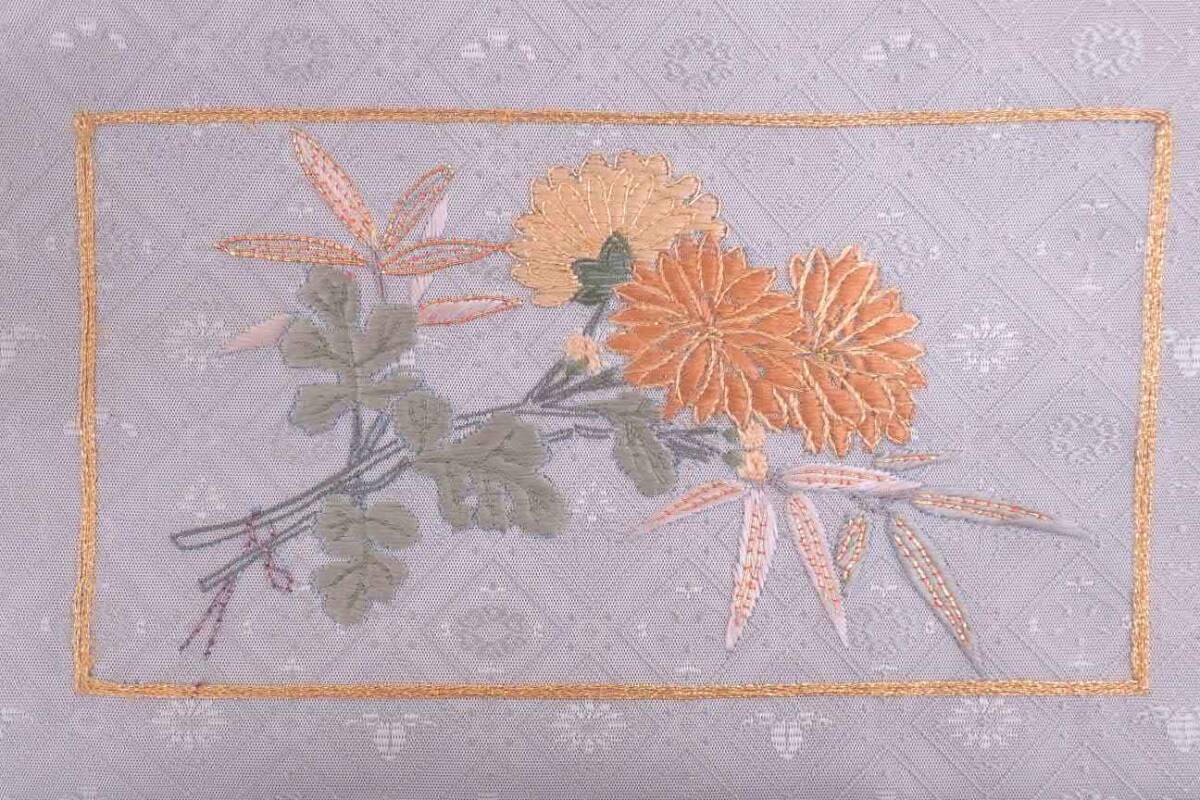 秀品 正絹 名古屋帯 草花文 手刺繍 地紋 シルバーグレー 30.5cm×372cm 菊に笹 椿に桜 金銀糸 和装 和服 着物 P04104_画像2