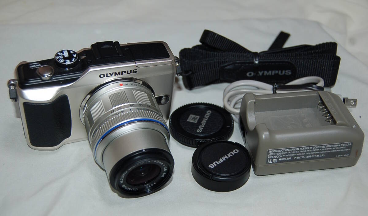 OLYMPUS ミラーレス一眼 PEN E-PL2 レンズ 14-42mm 他付属品 の画像1