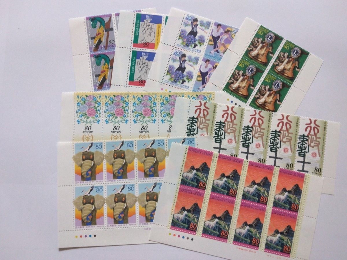 未使用記念切手ブロックカラーマーク、銘版付きまとめ売り額面7840円。おまけで、マキシム・カードが付きます。