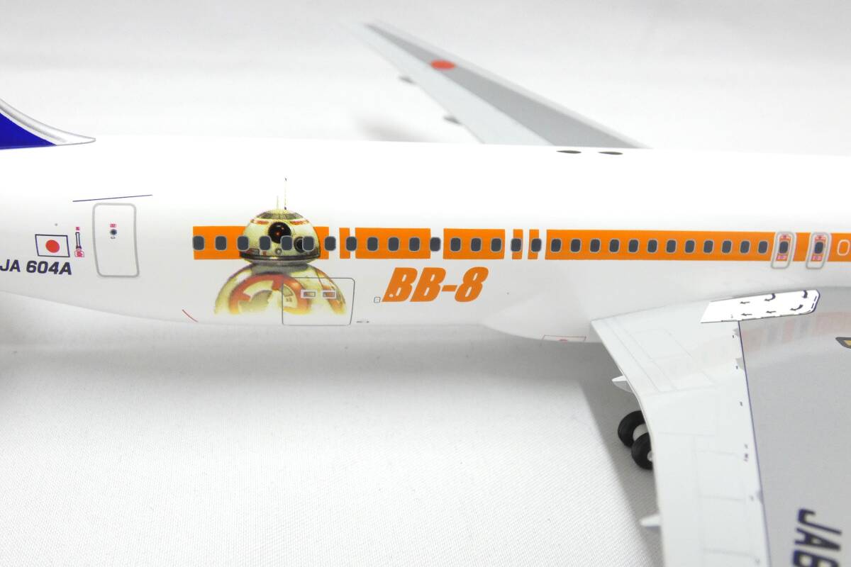 28558 ★ 全日空商事 STAR WARS ANA JET 1/200 B767-300ER JA604A NH20096 R2-D2 BB-8 飛行機 フィギュア ★ 長期保管品 _画像9