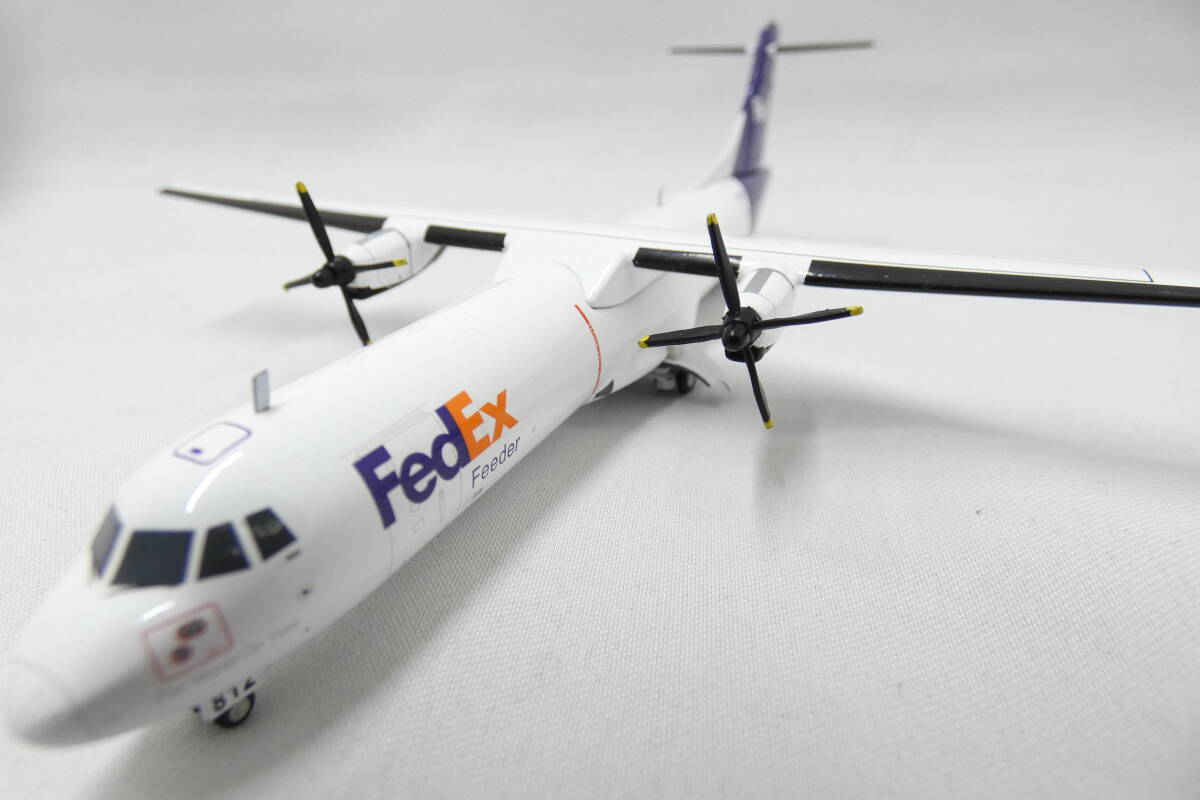 28566 ★ Gemini200 ATR-72-200 1:200スケール FedEx G2FDX426 N812FX 飛行機 模型 フィギュア ★ 長期保管品_画像9