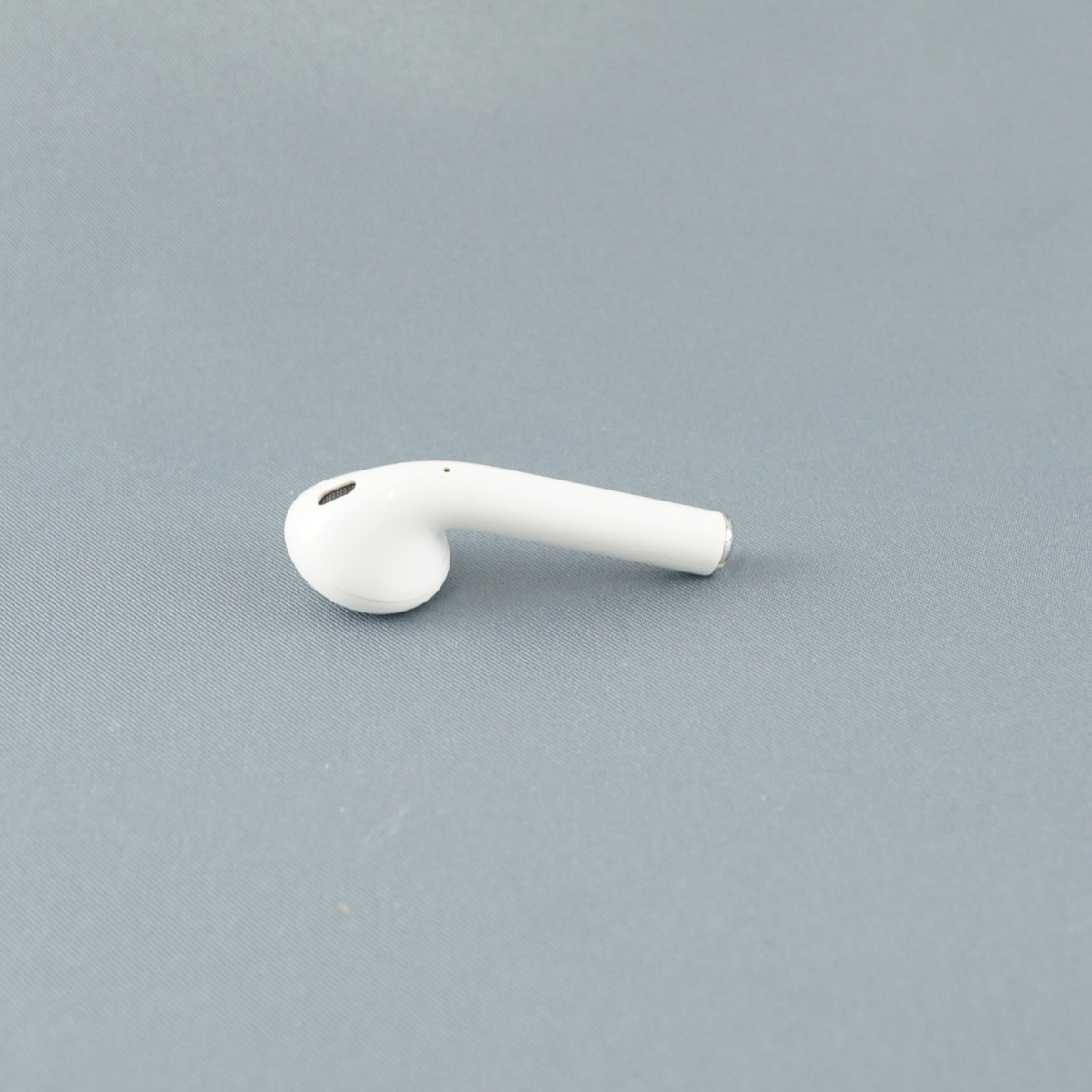 Apple AirPods エアーポッズ USED品 第一世代 右イヤホンのみ R 片耳 A1523 正規品 MMEF2J/A 完動品 V0207_画像2