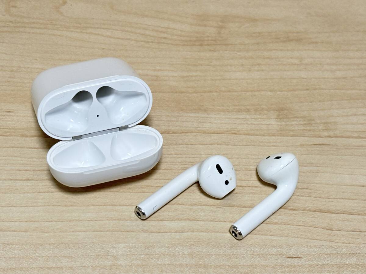 【中古】AirPods 第二世代 A2031 A1602 MV7N2J/A（左耳L側OK・右耳R側バッテリー弱）Apple アップルの画像1