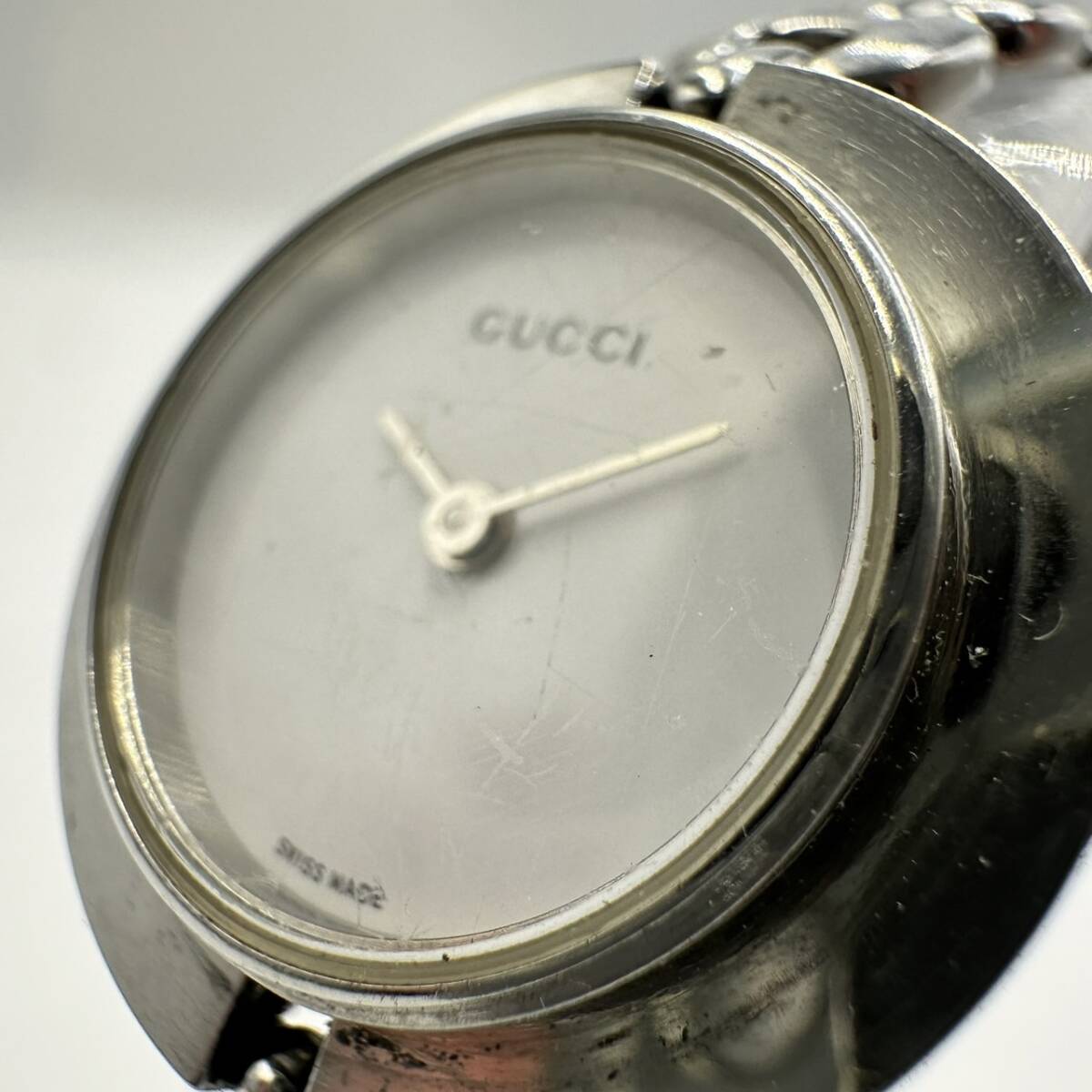 D133-U35-46 GUCCI グッチ 11/12.2L レディース クオーツ 腕時計 白文字盤 2針 アナログ ラウンドフェイス 約25mm 箱付き ①_画像2