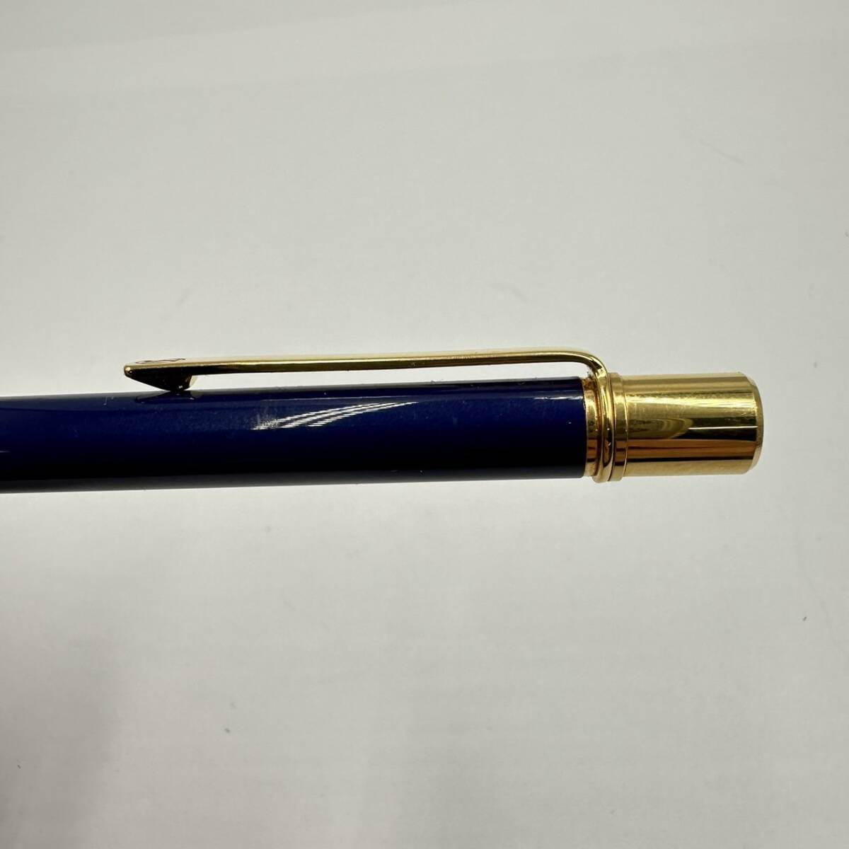 D111-SK18-108 Cartier カルティエ 回転式ボールペン ブルー×ゴールドカラー 筆記用具 文房具 箱付き ①の画像4