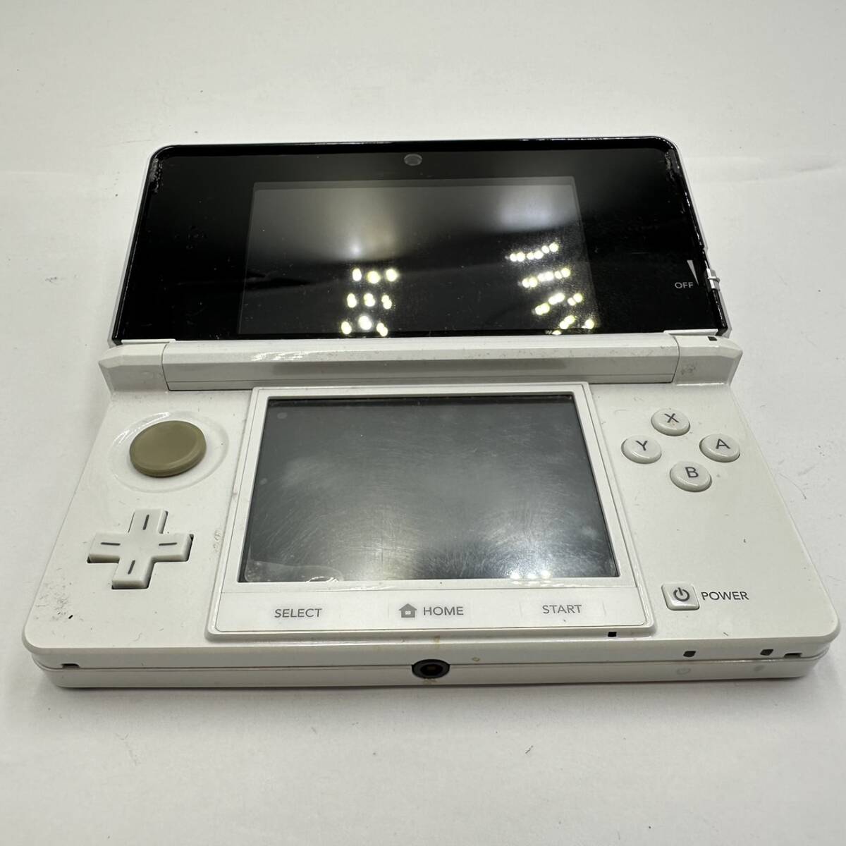 C113-I57-960 Nintendo 任天堂 ニンテンドー 3DS アイスホワイト ゲーム機 通電確認済み 初期化済み 箱付き ゲームソフト3本付き ①_画像3