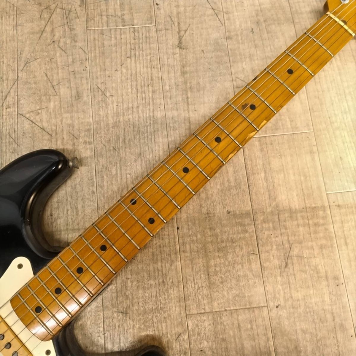F610-SK12-562 Fender Japan フェンダー ストラトキャスター エレキギター ブラック No.L008912 音出し確認済み ⑥_画像5
