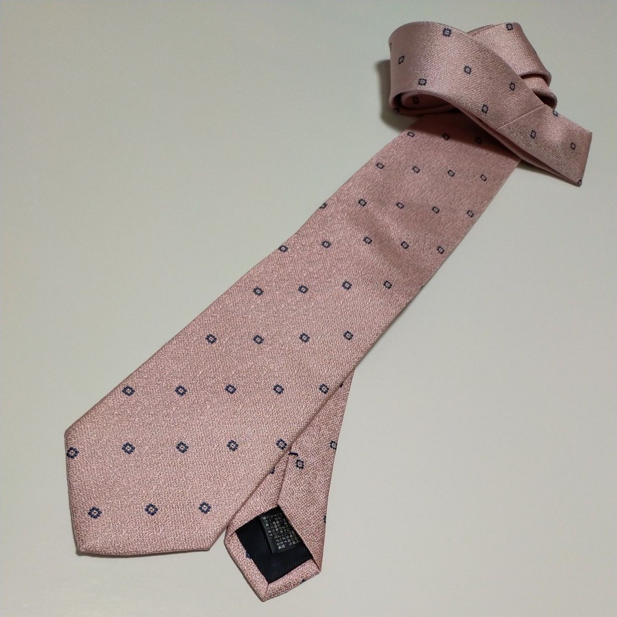  新品ブランドネクタイ 超お買い得品！高品質ネクタイ 日本製 シルク100% 超特価！タグ付き  さくら色