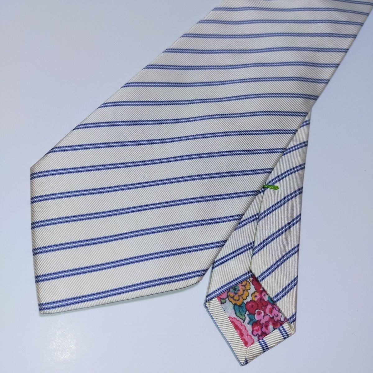 Paul Smith新品未使用ネクタイ超破格値！人気ブランド高品質ネクタイが超お買い得価格！お値下げ中！！！