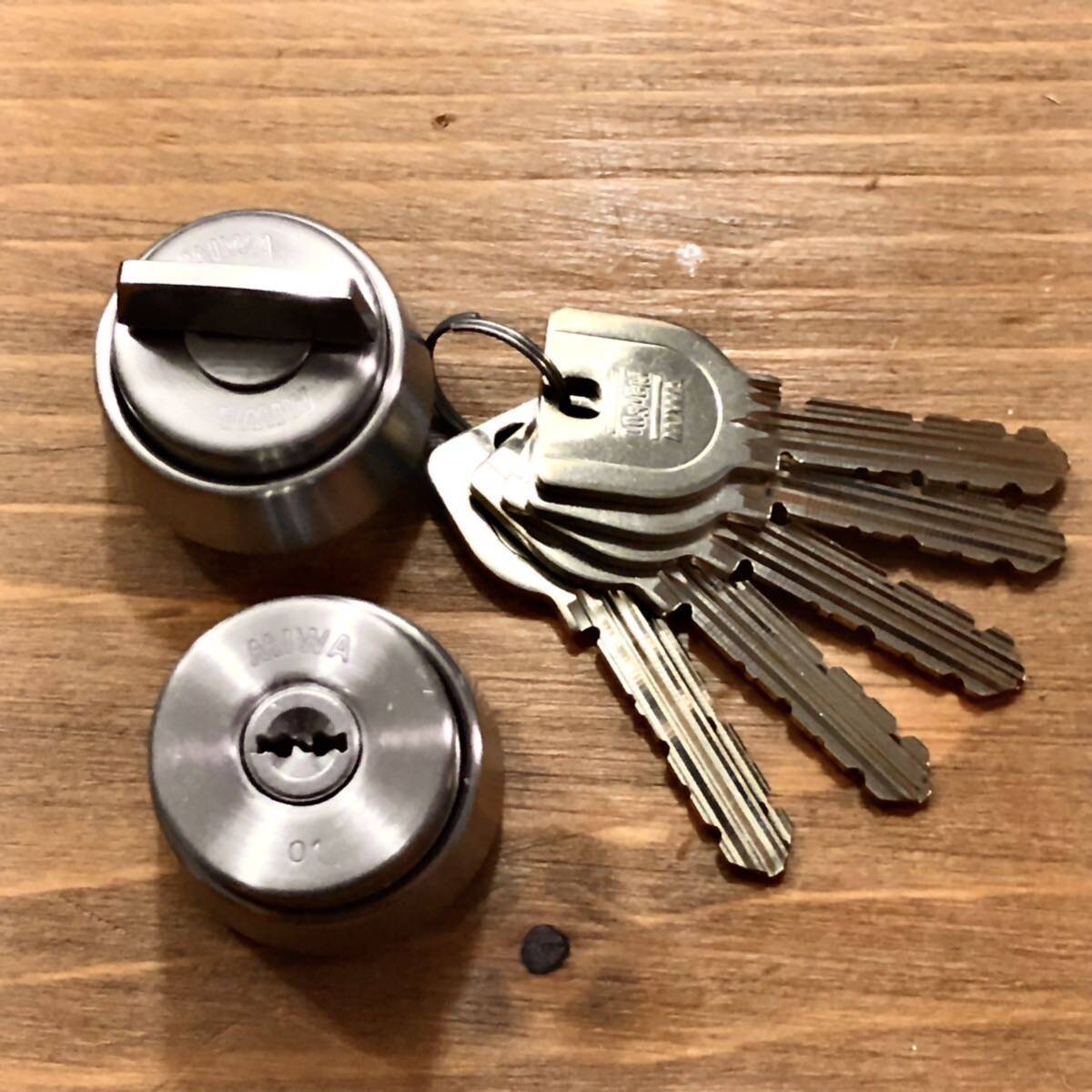 錠 バーハンドルセット(両開き用) / R 右 シルバー/ホワイト 錠 バーハンドルセット(両開き用) / R 右 シルバー/ホワイト