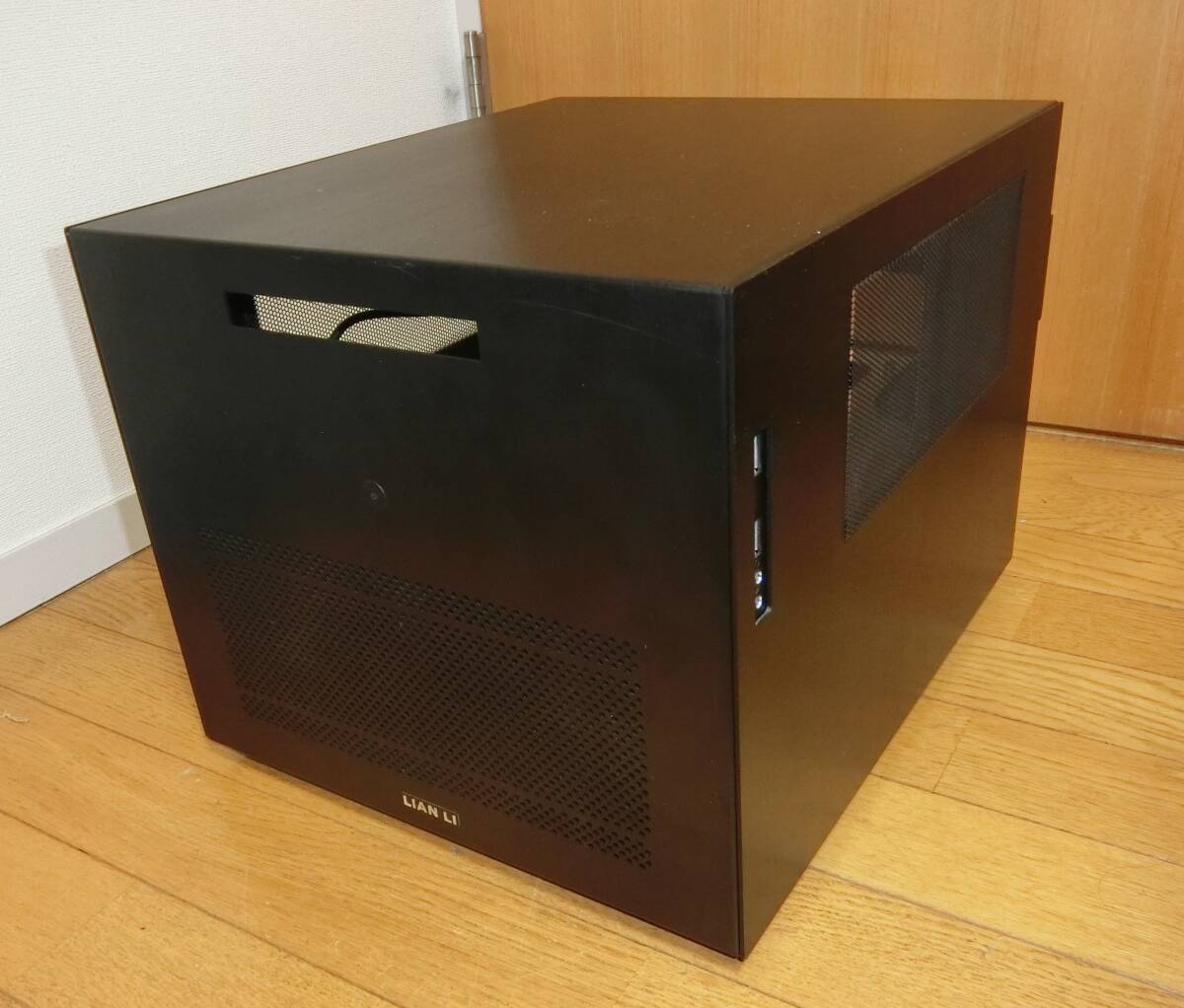 アルミ製 動作保証 LIAN LI PC-V358 MicroATX USB3.0 キューブ型の画像1