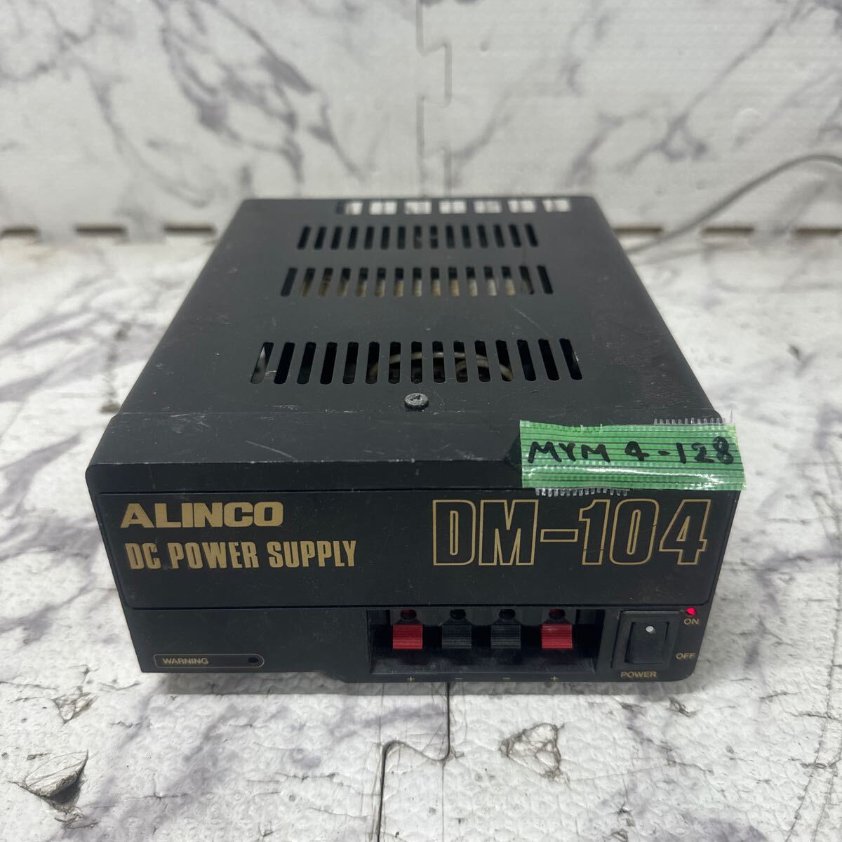 MYM4-128 激安 ALINCO DC POWER SUPPLY DM-104 パワーサプライ 通電OK 中古現状品 ※3回再出品で処分の画像1
