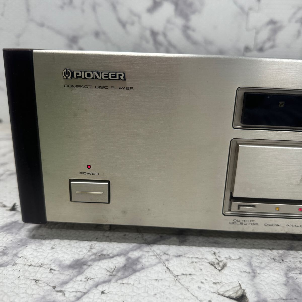 MYM4-227 激安 PIONEER COMPACT DISC PLAYER PD-2000LTD CDプレーヤー 通電OK 中古現状品 ※3回再出品で処分_画像2