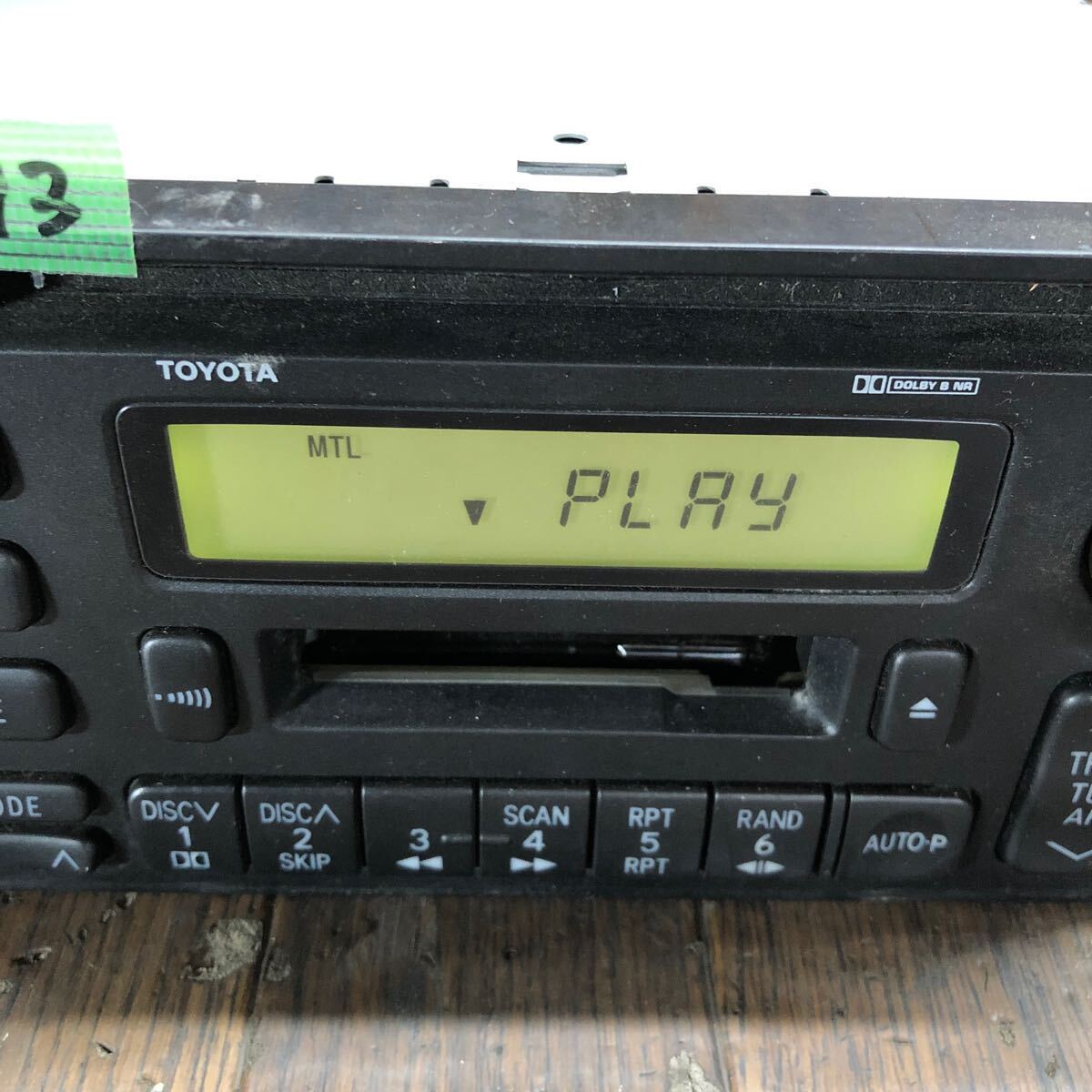AV4-93 激安 カーステレオ TOYOTA 86120-2A300 Pioneer FH-M8166 QK050867 CD カセット 本体のみ 簡易動作確認済み 中古現状品の画像3