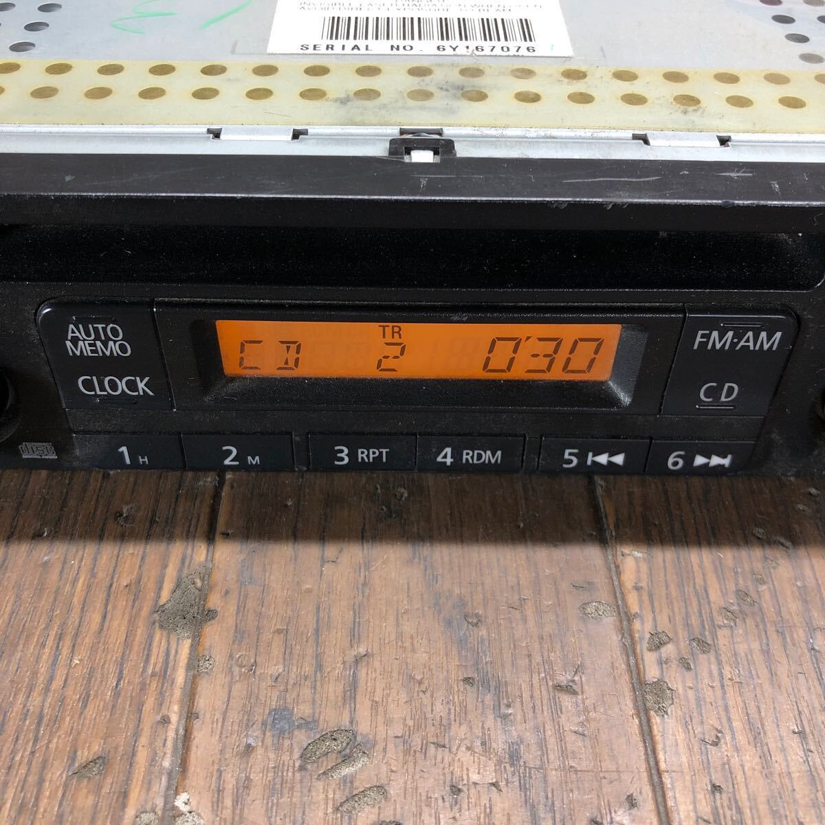 AV4-153 激安 カーステレオ CDプレーヤー MITSUBISHI 8701A124 DY-2J40-3-TH 6Y167076 CD FM/AM 本体のみ 簡易動作確認済み 中古現状品の画像2