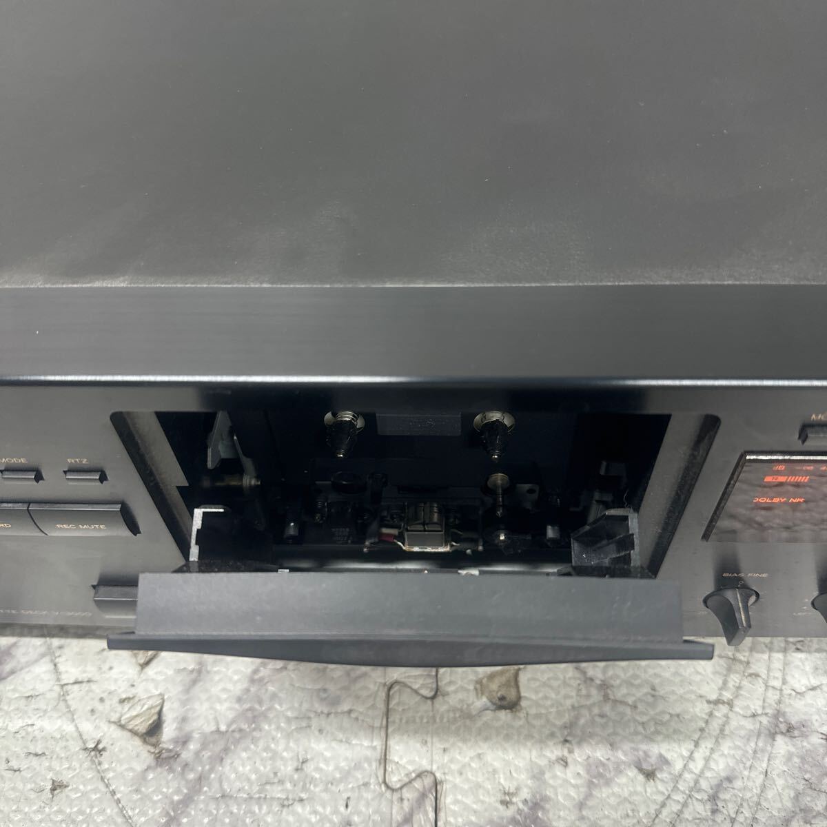 MYM4-307 激安 TEAC STEREO CASSETTE DECK V-3000 カセットデッキ 通電OK 中古現状品 ※3回再出品で処分の画像4