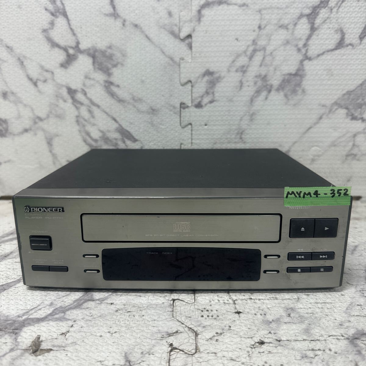 MYM4-352 激安 PIONEER COMPACT DISC PLAYER PD-P710 CDプレーヤー 動作未確認 中古現状品 ※3回再出品で処分の画像1
